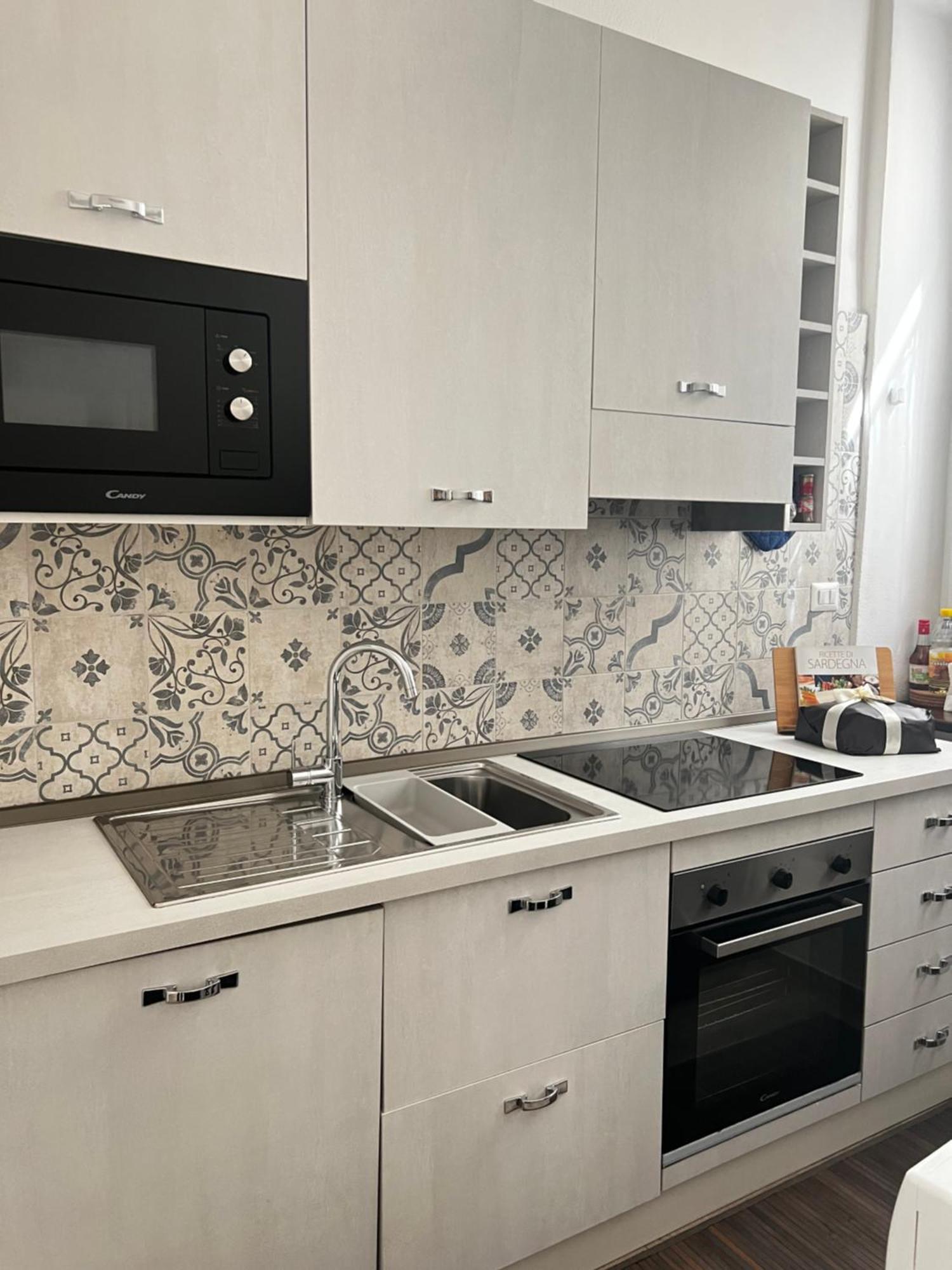 Apartament La Casa Di Ale Nel Centro Storico Di Cagliari Zewnętrze zdjęcie